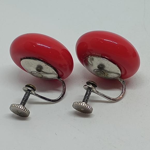 * vintage gorgeous cherry red Japan glass button screw back earrings - Picture 4 of 5